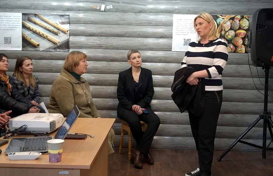 На семінарі говорить Любов Романюк.