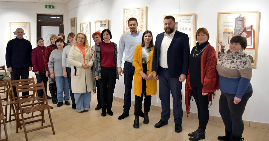 На відкритті.