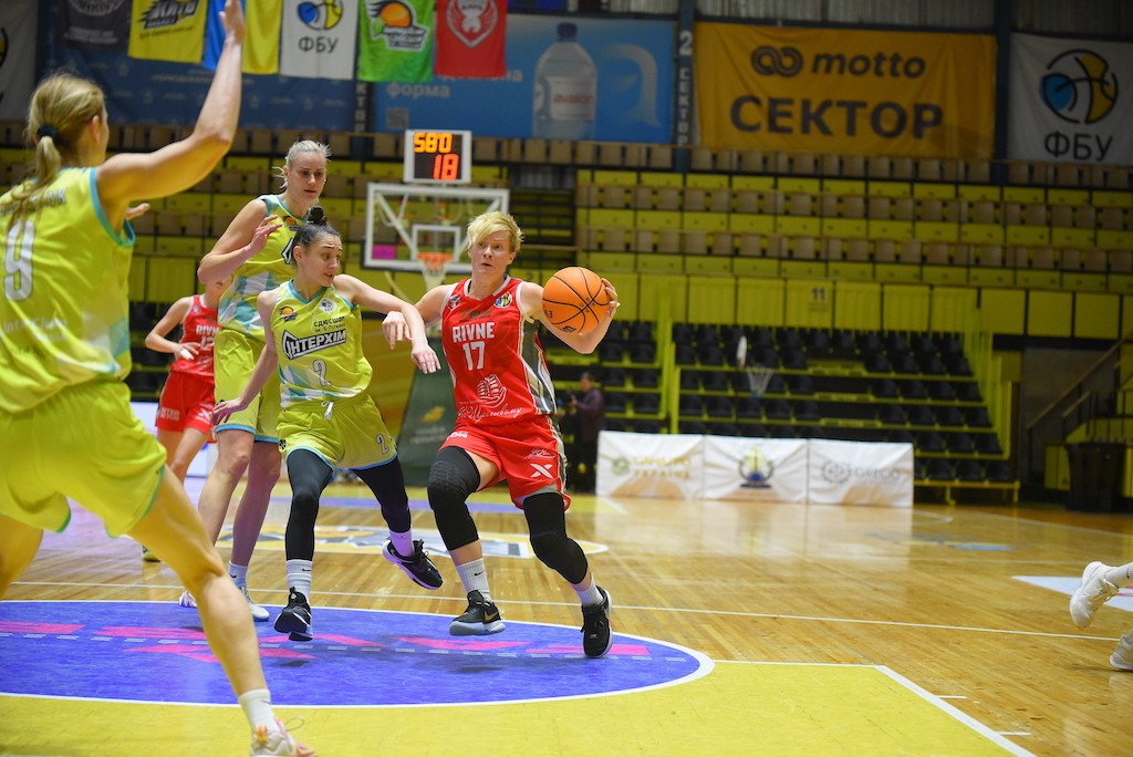 Рівненські баскетболістки перемогли одеситок і здобули медалі Чемпіонату