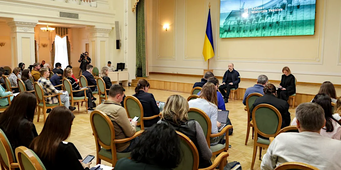 Уряд планує скоротити кількість міністерств на третину Прем'єр-міністр відповідає на запитання журналістів.