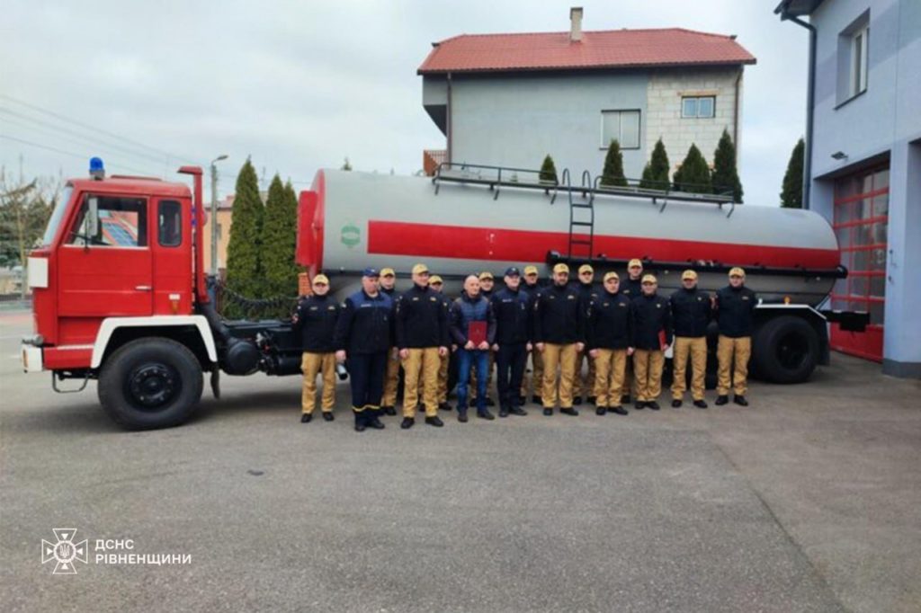 Вогнеборці Польщі передали рятувальникам Рівненщини пожежний автомобіль