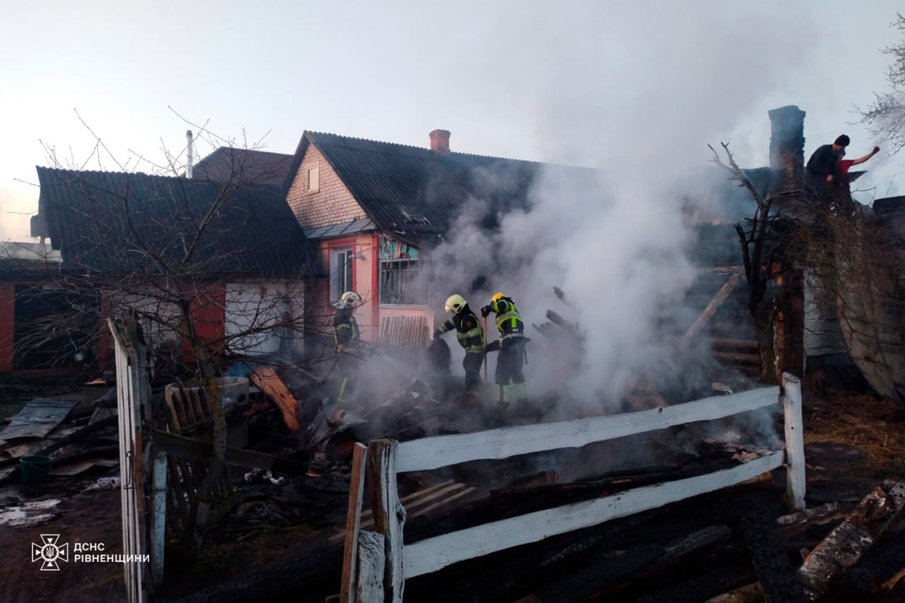 Вогнеборці Рівненщини ліквідували пожежу у приватному господарстві