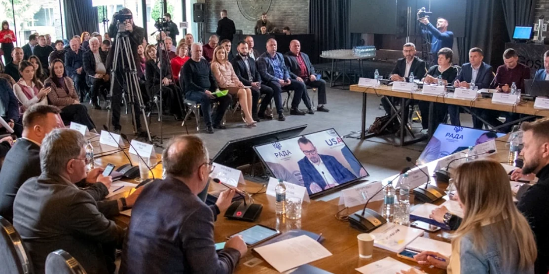 Під час засідання круглого столу про співпрацю між країнами.