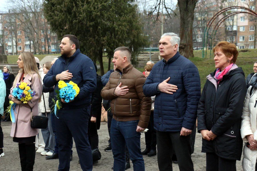 На відкритті пам'ятної дошки.