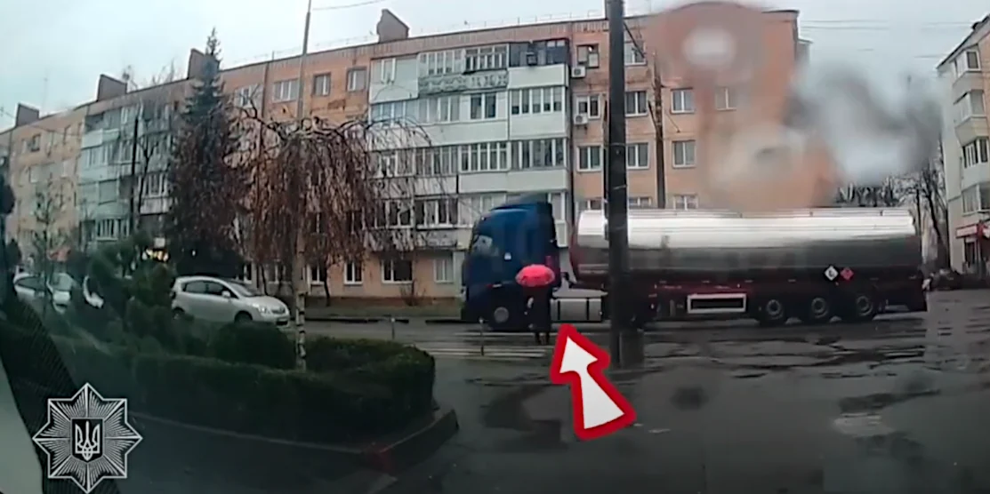 Момент порушення ПДР п'яним водієм.