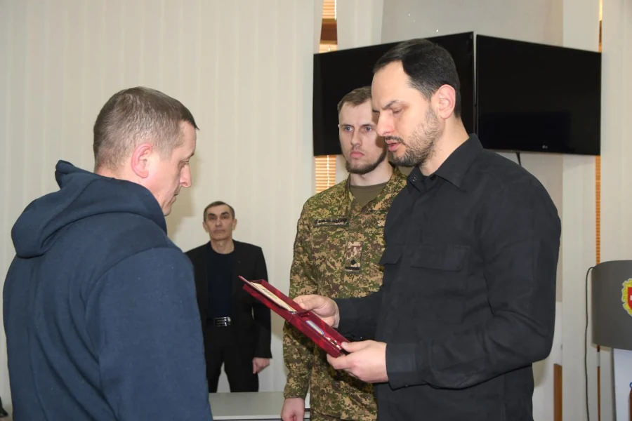 Вручення нагороди.