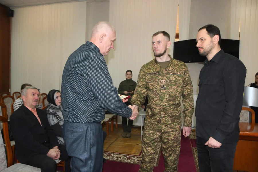 Вручення нагороди.