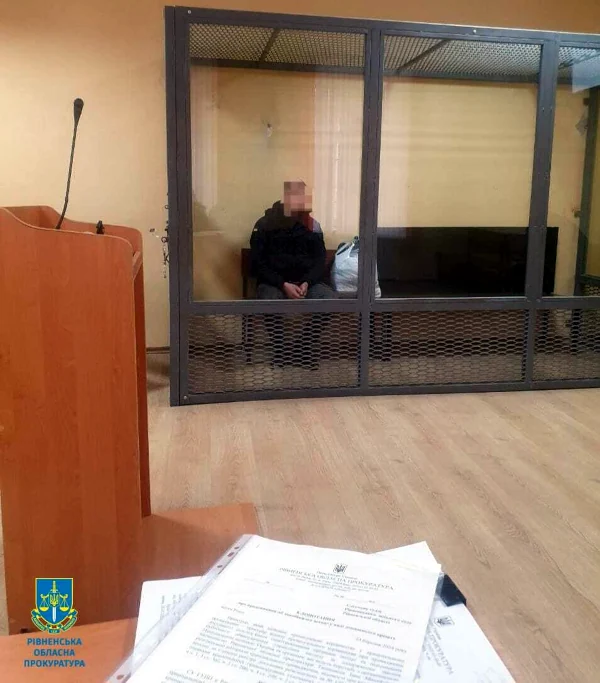 Водій в залі суду.