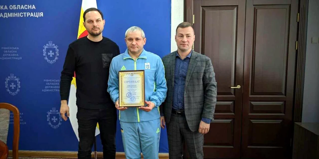 Вручення сертифіката.