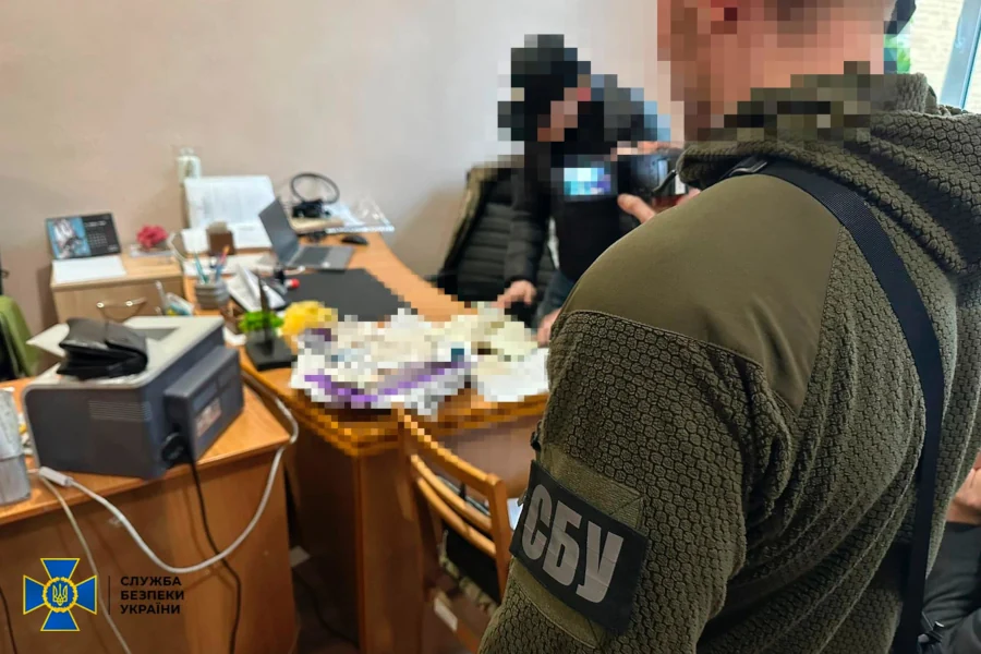 Викрито посадовця військового шпиталю та ексвоєнкома на організації схеми ухилення від мобілізації на Рівненщині