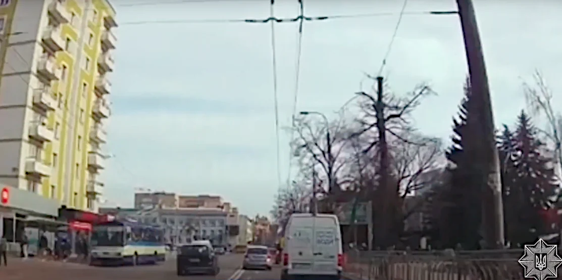 Їзда зустрічною смугою.