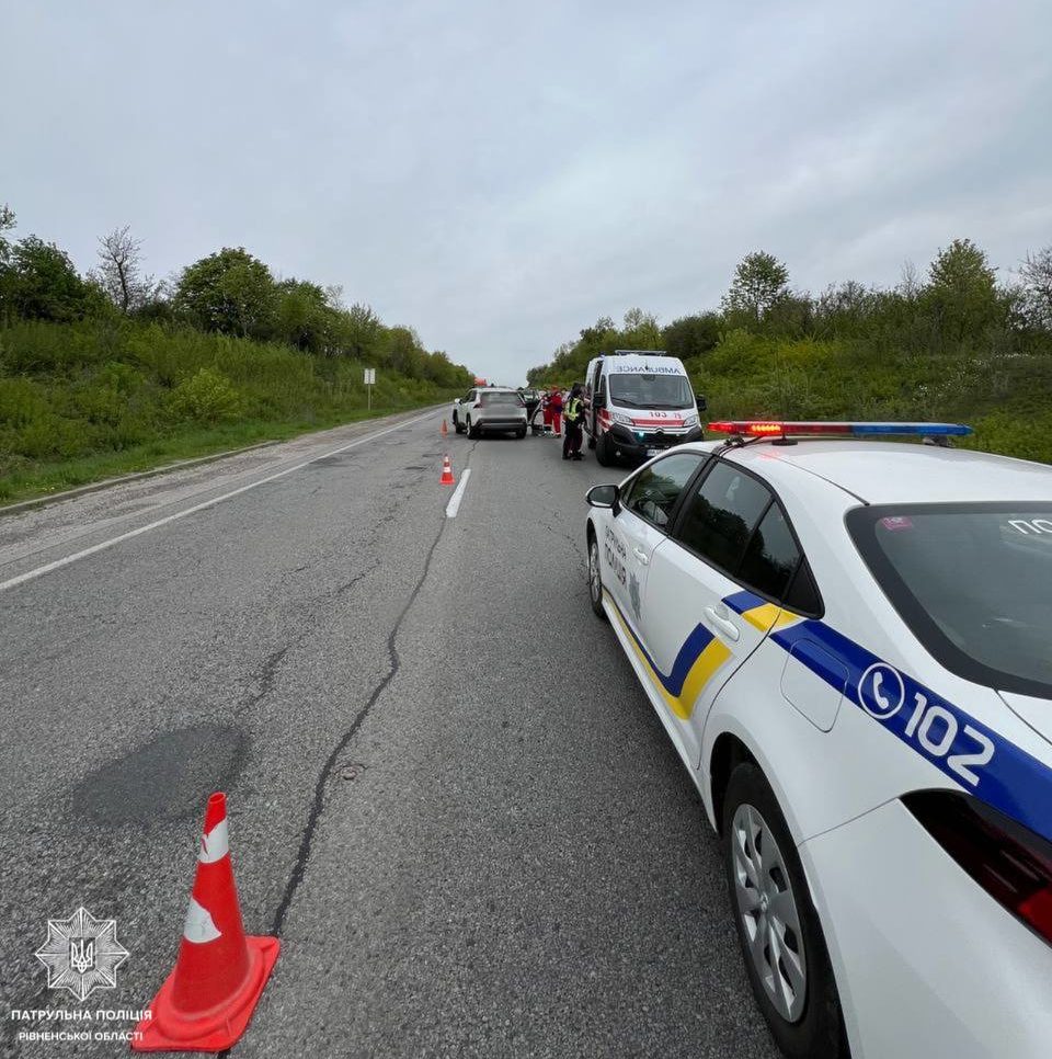 Через ДТП на автодорозі Київ-Чоп на Рівненщині ускладнений рух