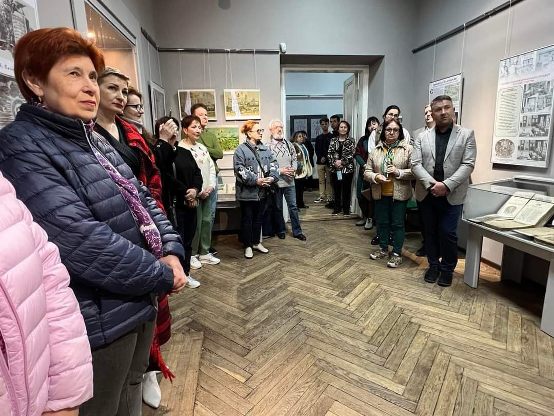 Маріупольці побували на відкритті в Рівному унікальної виставки "Почаївські стародруки"