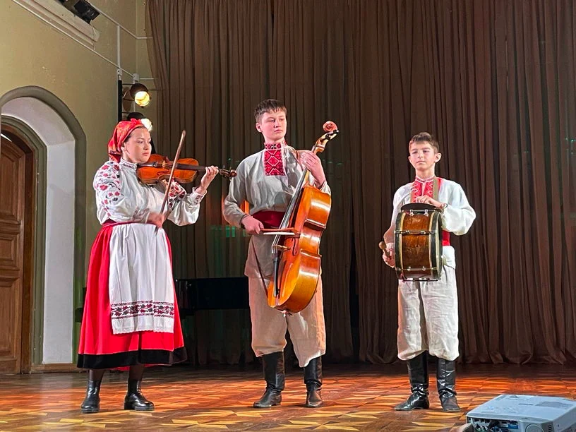 Виконавці з Рівненського ПДМ.