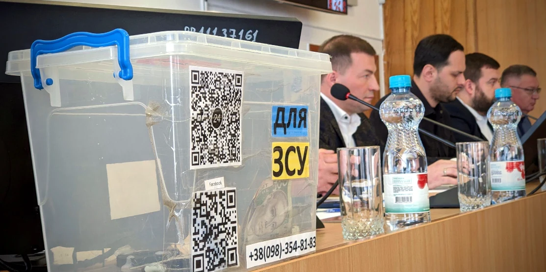 Депутати Рівненської обласної ради зібрали майже 26 тисяч гривень для ЗСУ Депутати Рівненської обласної ради зібрали майже 26 тисяч гривень для ЗСУ