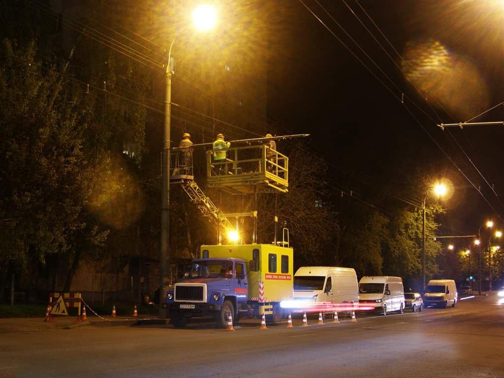 Комунальники у Рівному працюють вночі
