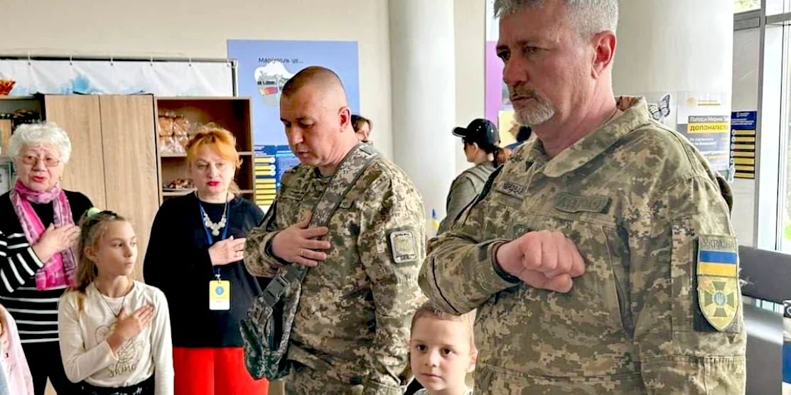Прикордонники відвідують центр "ЯМаріуполь".