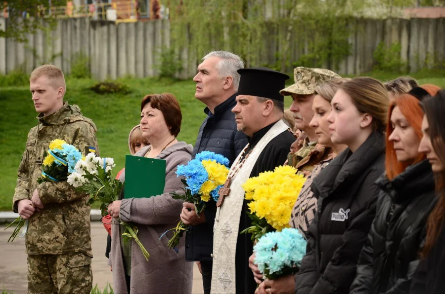 На відкритті меморіальної дошки Ервіну Засанському.