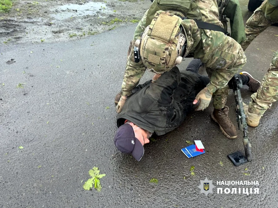Затримання нападників.