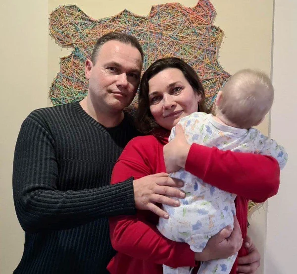 Олексій і Вікторія Сєркови з дитиною.