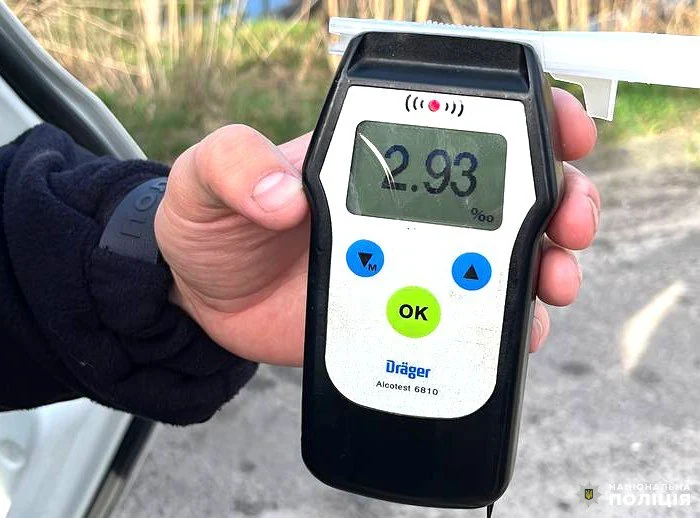 Огляд на алкотестері – 2,93 проміле.