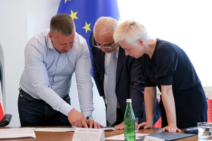 Робота над проєктами.