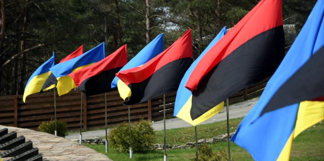 Прапори в Гурбах.