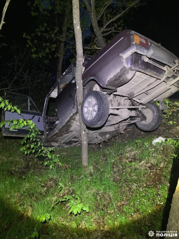 Авто в кюветі.