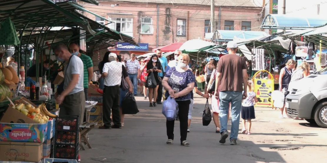 Торгівля на вулиці Шевченка в Рівному.