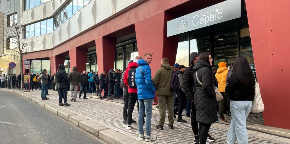 Україна не буде примусово повертати чоловіків призовного віку з-за кордону