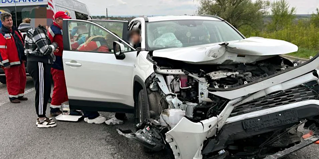 Пошкоджений «Toyota RAV 4».