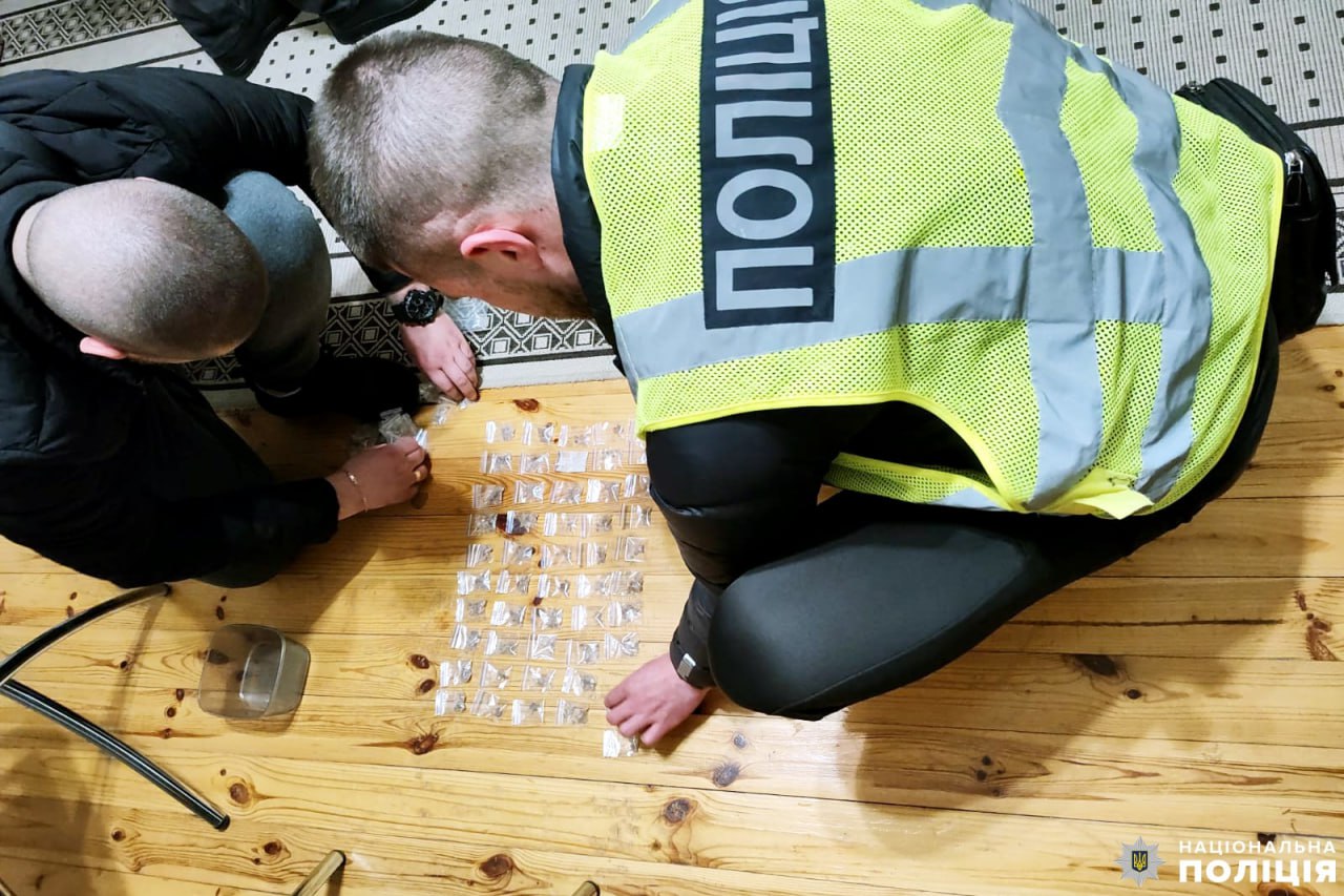 Закладок майже на півмільйона гривень вилучили у Рівному