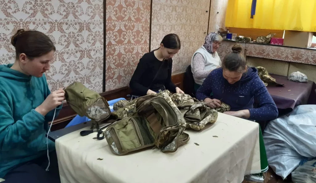 Швачки релокованого на Рівненщину Бахмутського профтеху шиють речі для ЗСУ - фото 2 Швачки релокованого на Рівненщину Бахмутського профтеху шиють речі для ЗСУ - фото 2