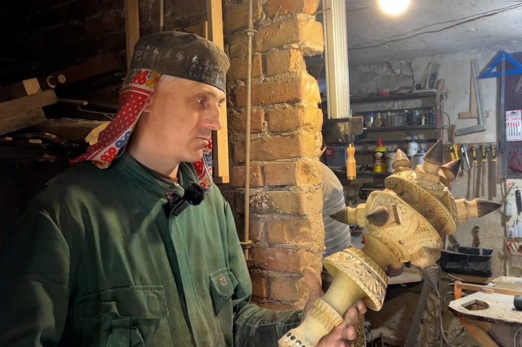 Понад сто тисяч на підтримку ЗСУ вторгували за дерев'яні вироби дубенчанина - фото 2 Понад сто тисяч на підтримку ЗСУ вторгували за дерев'яні вироби дубенчанина - фото 2