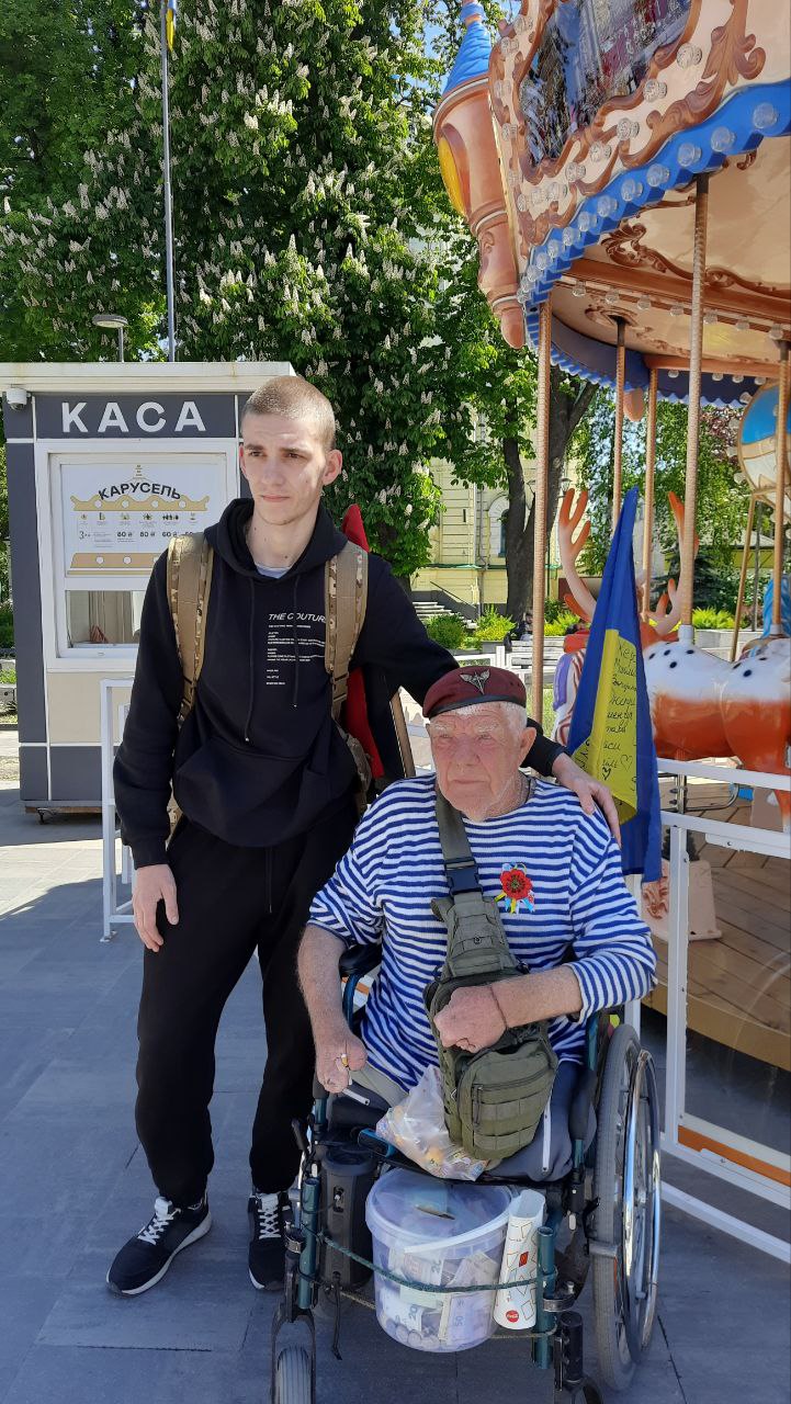 Відомий волонтер дядя Гриша збирає донати на дрони для ЗСУ у Рівному - фото 2