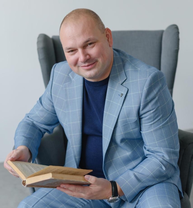 Від скандалів до слави: книгу рівненського науковця оприлюднили в США