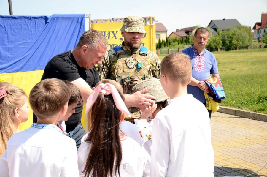 Рівне для ЗСУ: дрони та старлінки відправились на передову - фото 1