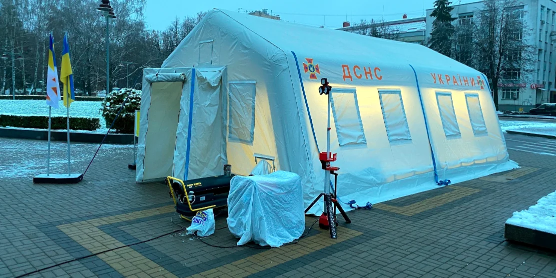 У Рівному Мобільні Пункти незламності, які створені на базі наметів – згорнуть. Окрім двох