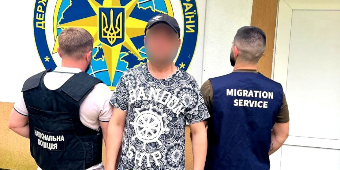 Нелегала з Узбекистану, який проживав у Рівному, депортують з України