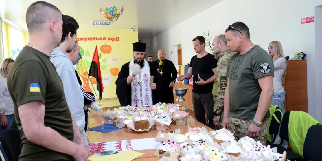 У Рівному, перед Великоднем, відбулись благодійні акції на підтримку ЗСУ
