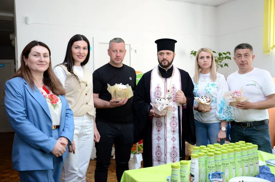 У Рівному, перед Великоднем, відбулись благодійні акції на підтримку ЗСУ - фото 1