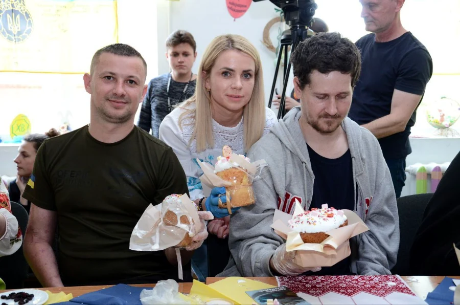У Рівному, перед Великоднем, відбулись благодійні акції на підтримку ЗСУ - фото 3