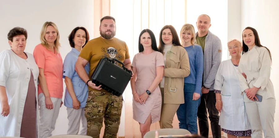 Працівники Рівненського перинатального центру передали одноденний заробіток на ЗСУ - фото 1 Працівники Рівненського перинатального центру передали одноденний заробіток на ЗСУ - фото 1