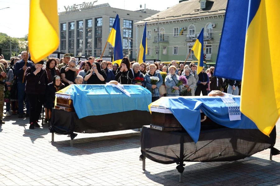 У Рівному сьогодні попрощалися з двома Героями - фото 1 У Рівному сьогодні попрощалися з двома Героями - фото 1