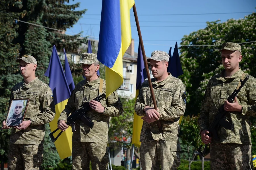 В Рівному попрощалися із загиблим Захисником - фото 2