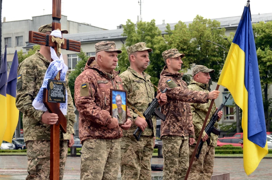 З полеглим Захисником попрощалися у Рівному - фото 2