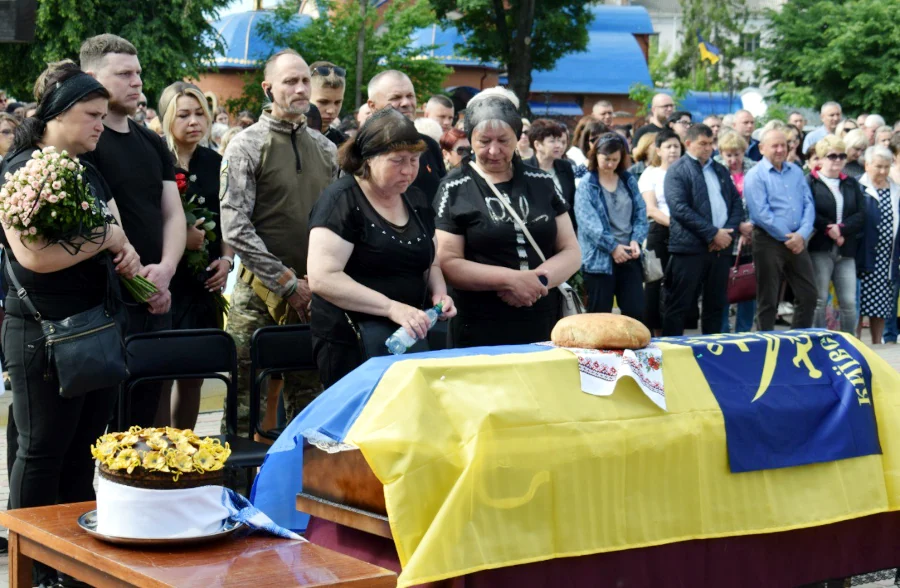 У Здолбунівській громаді провели в останню земну дорогу загиблого Героя - фото 2