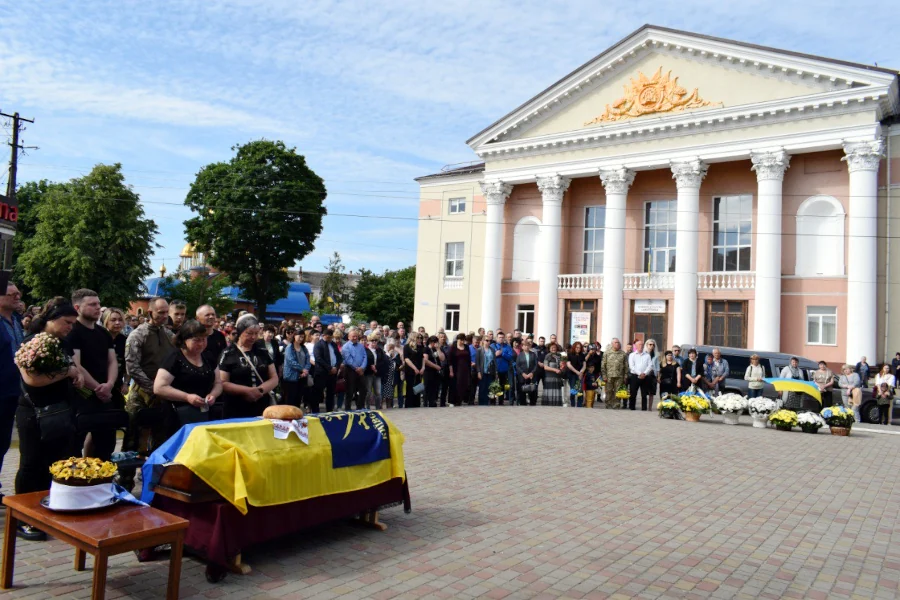 У Здолбунівській громаді провели в останню земну дорогу загиблого Героя - фото 3