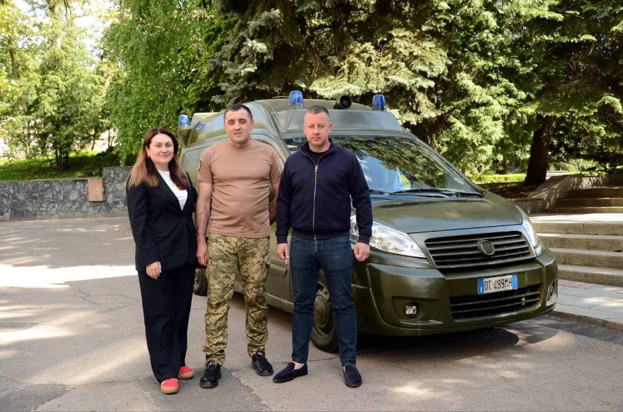 Рівненські благодійники передали черговий автомобіль Збройним Силам України - фото 1