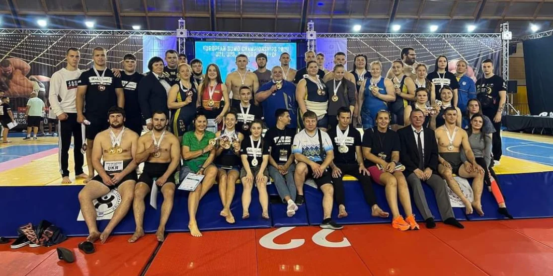 З медалями повертаються з чемпіонату Європи рівненські сумоїстки